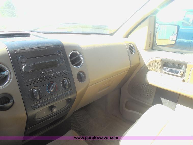 image for item E6310 2005 Ford F150 SuperCab pickup truck