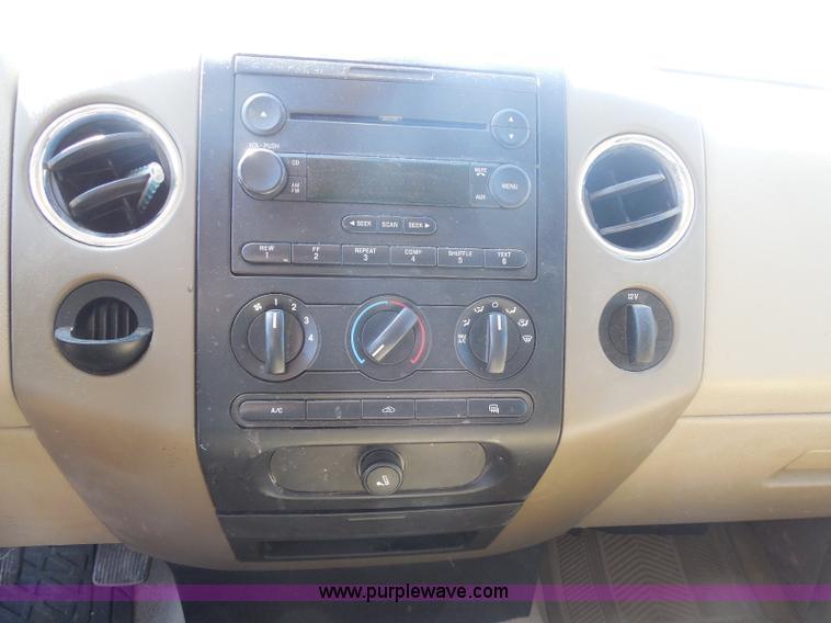 image for item E6310 2005 Ford F150 SuperCab pickup truck