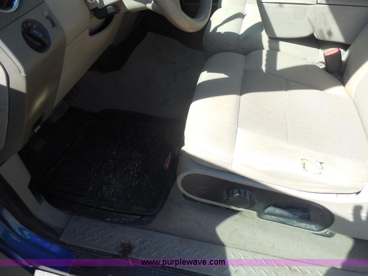 image for item E6310 2005 Ford F150 SuperCab pickup truck