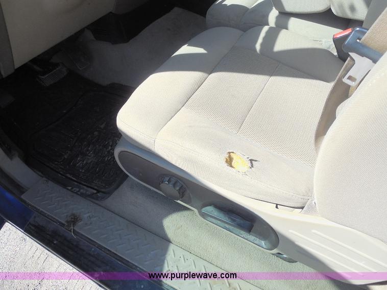 image for item E6310 2005 Ford F150 SuperCab pickup truck