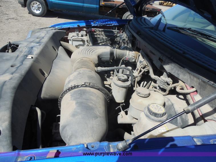 image for item E6310 2005 Ford F150 SuperCab pickup truck