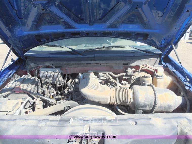 image for item E6310 2005 Ford F150 SuperCab pickup truck