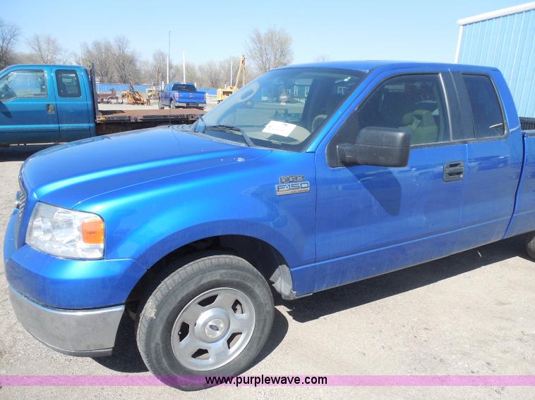image for item E6310 2005 Ford F150 SuperCab pickup truck