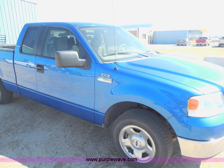 image for item E6310 2005 Ford F150 SuperCab pickup truck