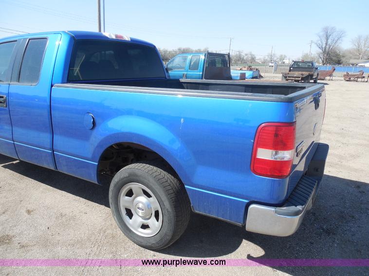 image for item E6310 2005 Ford F150 SuperCab pickup truck
