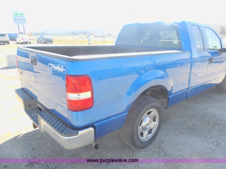 image for item E6310 2005 Ford F150 SuperCab pickup truck