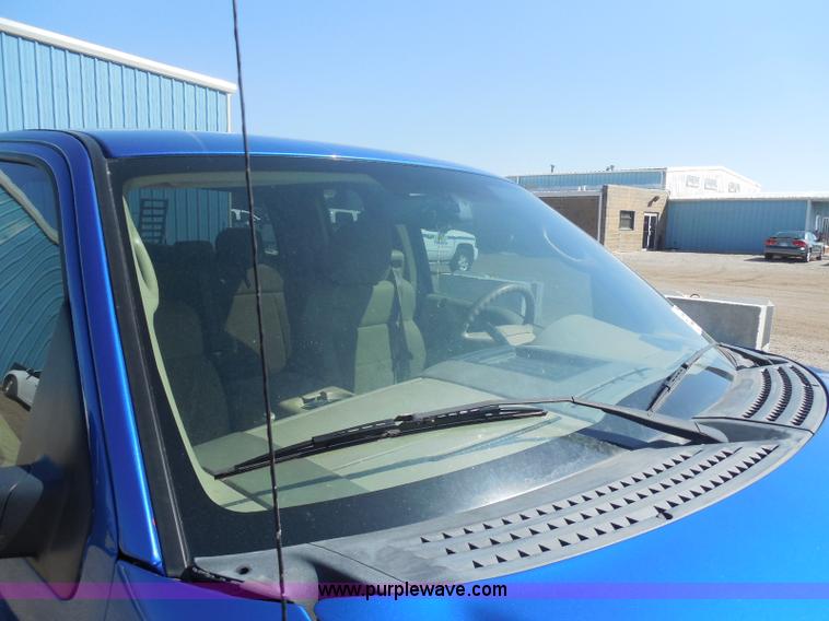 image for item E6310 2005 Ford F150 SuperCab pickup truck