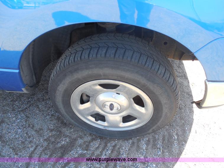 image for item E6310 2005 Ford F150 SuperCab pickup truck