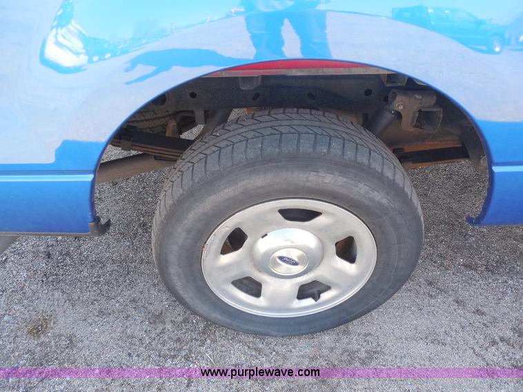 image for item E6310 2005 Ford F150 SuperCab pickup truck