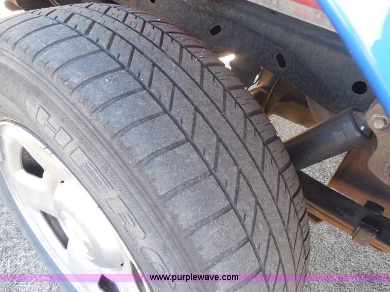 image for item E6310 2005 Ford F150 SuperCab pickup truck