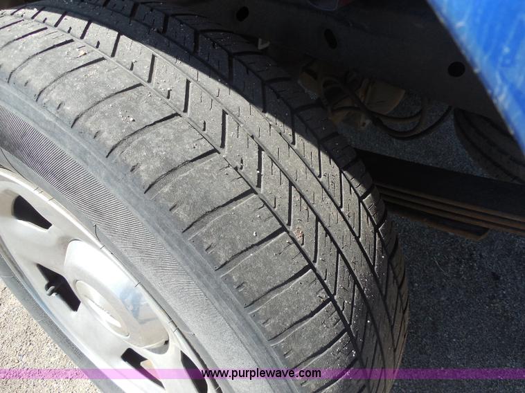 image for item E6310 2005 Ford F150 SuperCab pickup truck