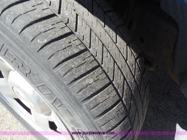 image for item E6310 2005 Ford F150 SuperCab pickup truck