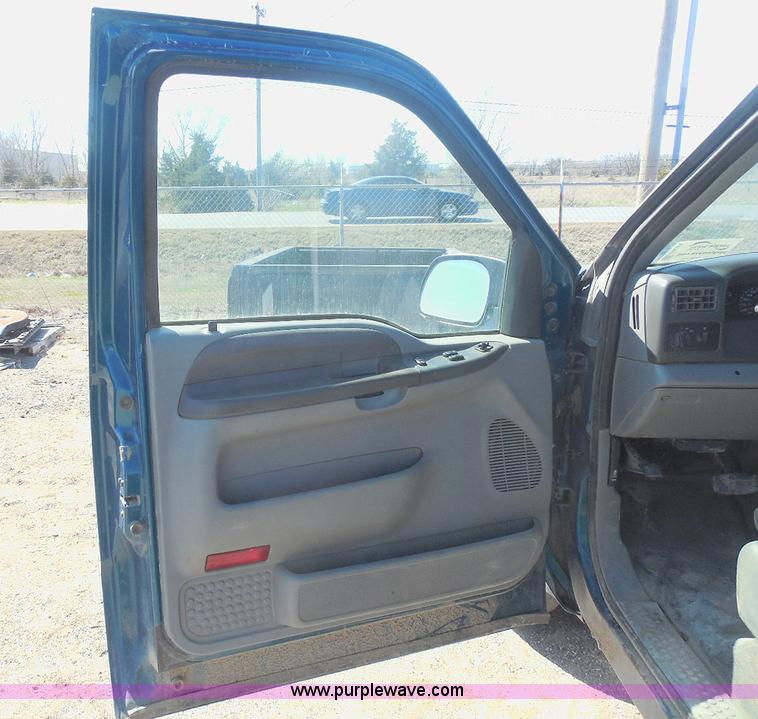 image for item E6311 2002 Ford F250 Super Duty SuperCab flatbed pickup truck