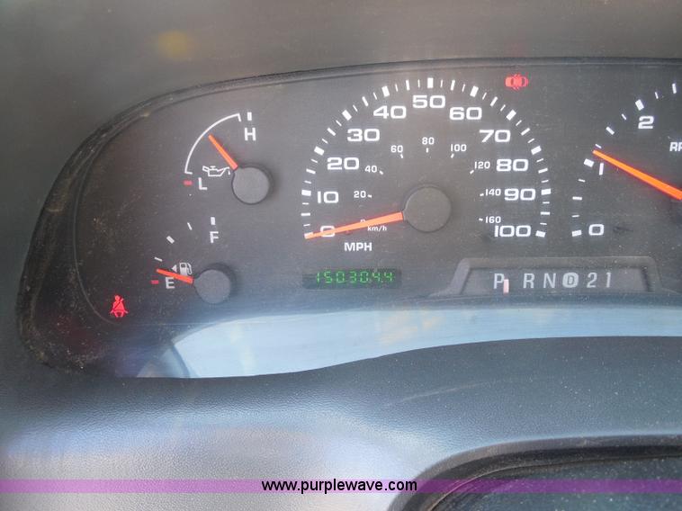 image for item E6311 2002 Ford F250 Super Duty SuperCab flatbed pickup truck