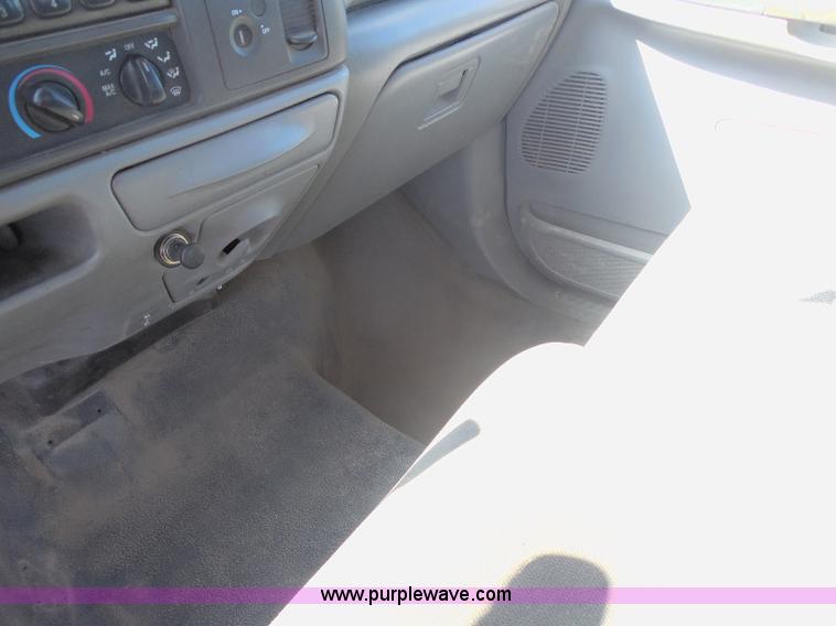 image for item E6311 2002 Ford F250 Super Duty SuperCab flatbed pickup truck