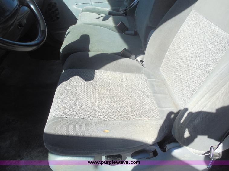 image for item E6311 2002 Ford F250 Super Duty SuperCab flatbed pickup truck