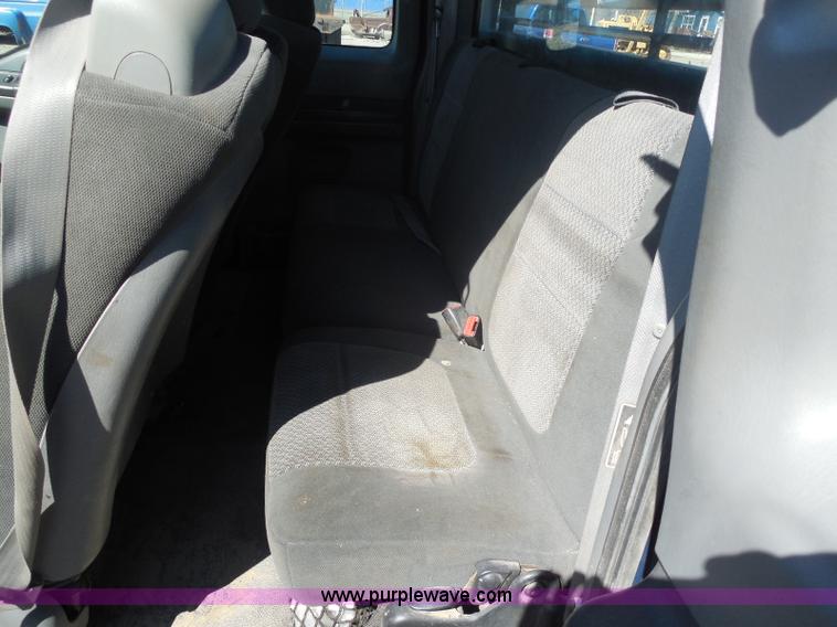 image for item E6311 2002 Ford F250 Super Duty SuperCab flatbed pickup truck