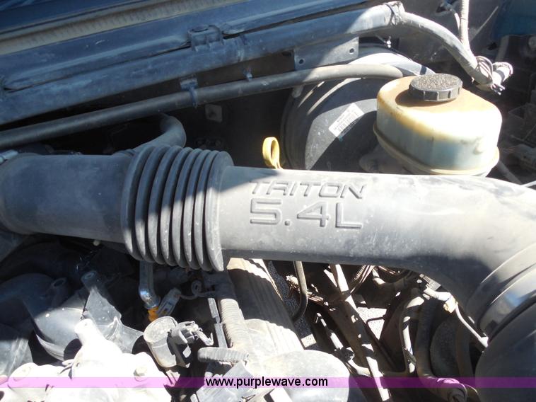 image for item E6311 2002 Ford F250 Super Duty SuperCab flatbed pickup truck