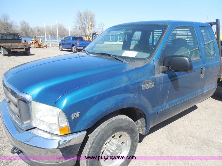 image for item E6311 2002 Ford F250 Super Duty SuperCab flatbed pickup truck