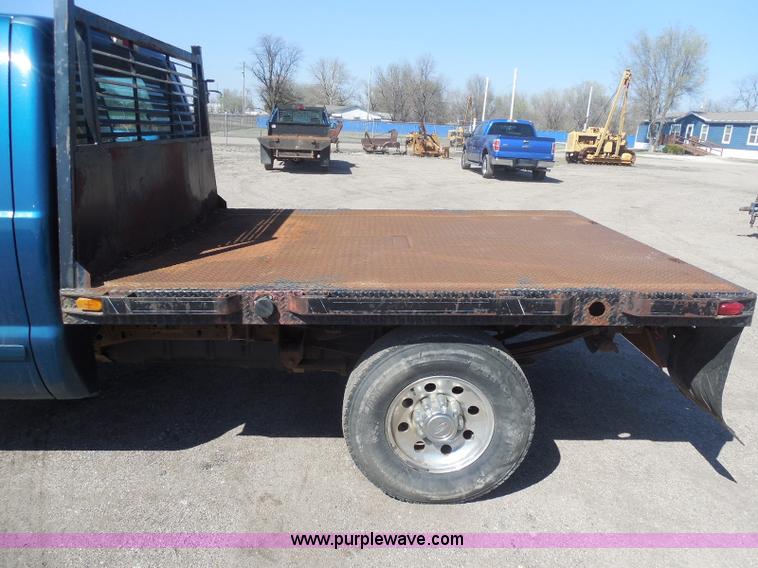 image for item E6311 2002 Ford F250 Super Duty SuperCab flatbed pickup truck