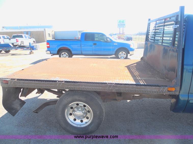 image for item E6311 2002 Ford F250 Super Duty SuperCab flatbed pickup truck