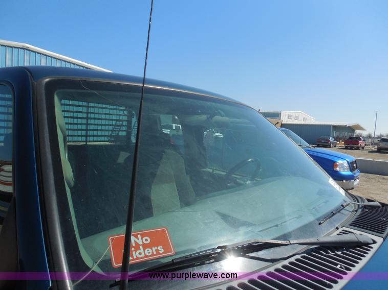 image for item E6311 2002 Ford F250 Super Duty SuperCab flatbed pickup truck