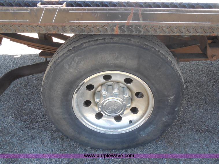 image for item E6311 2002 Ford F250 Super Duty SuperCab flatbed pickup truck