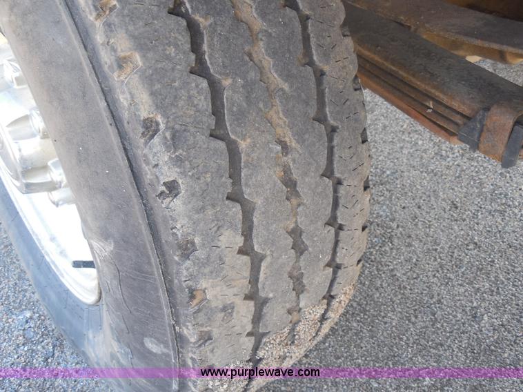 image for item E6311 2002 Ford F250 Super Duty SuperCab flatbed pickup truck