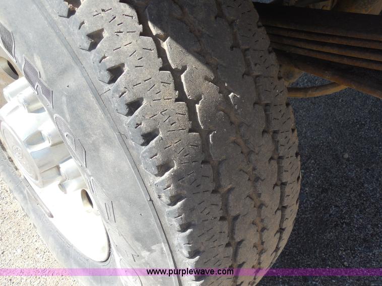 image for item E6311 2002 Ford F250 Super Duty SuperCab flatbed pickup truck