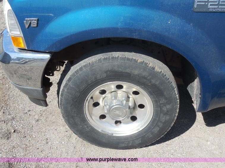 image for item E6311 2002 Ford F250 Super Duty SuperCab flatbed pickup truck