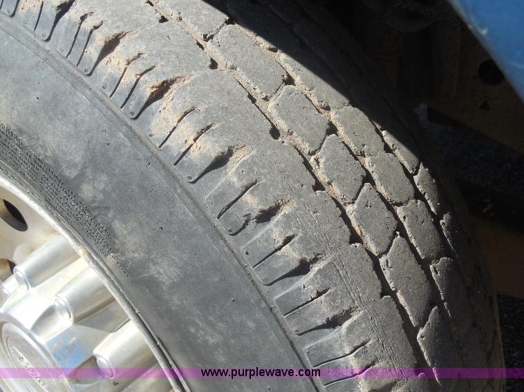 image for item E6311 2002 Ford F250 Super Duty SuperCab flatbed pickup truck