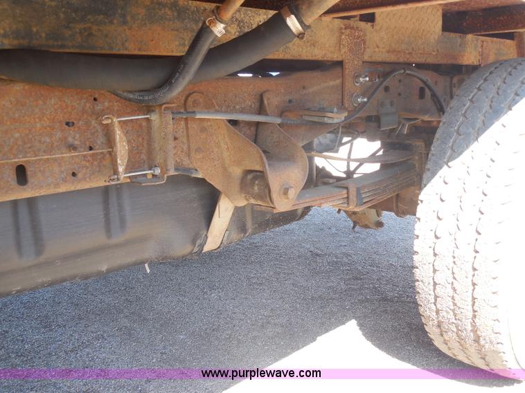 image for item E6311 2002 Ford F250 Super Duty SuperCab flatbed pickup truck