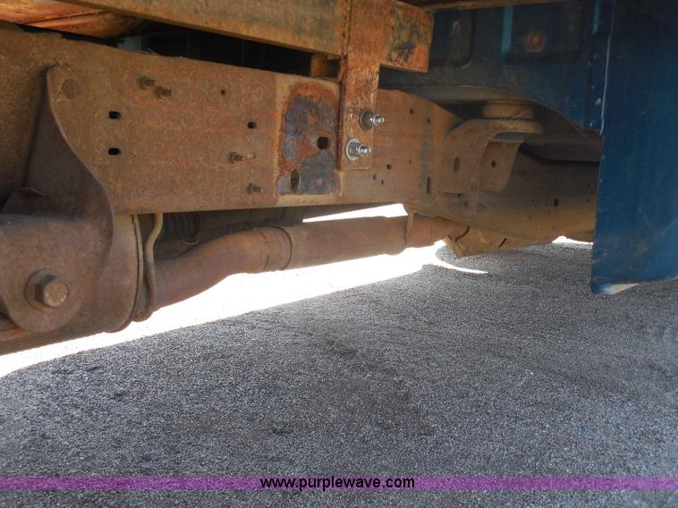 image for item E6311 2002 Ford F250 Super Duty SuperCab flatbed pickup truck