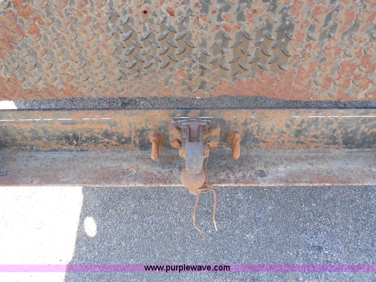 image for item E6311 2002 Ford F250 Super Duty SuperCab flatbed pickup truck