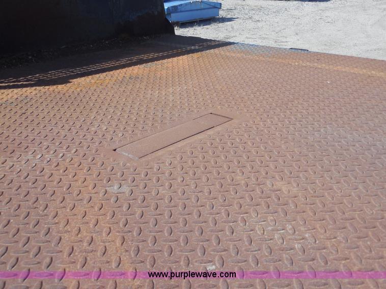 image for item E6311 2002 Ford F250 Super Duty SuperCab flatbed pickup truck