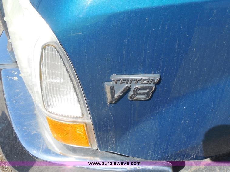 image for item E6311 2002 Ford F250 Super Duty SuperCab flatbed pickup truck