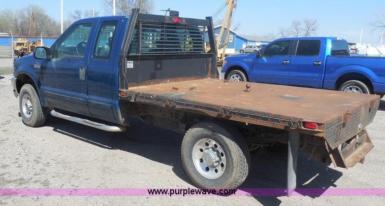 image for item E6312 2002 Ford F250 Super Duty SuperCab flatbed pickup truck