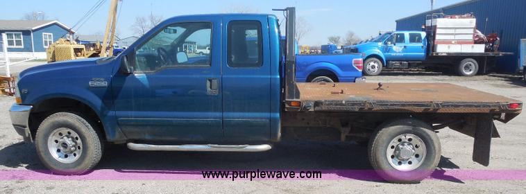 image for item E6312 2002 Ford F250 Super Duty SuperCab flatbed pickup truck