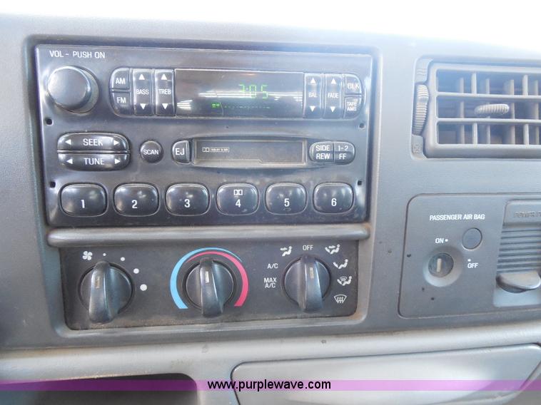 image for item E6312 2002 Ford F250 Super Duty SuperCab flatbed pickup truck