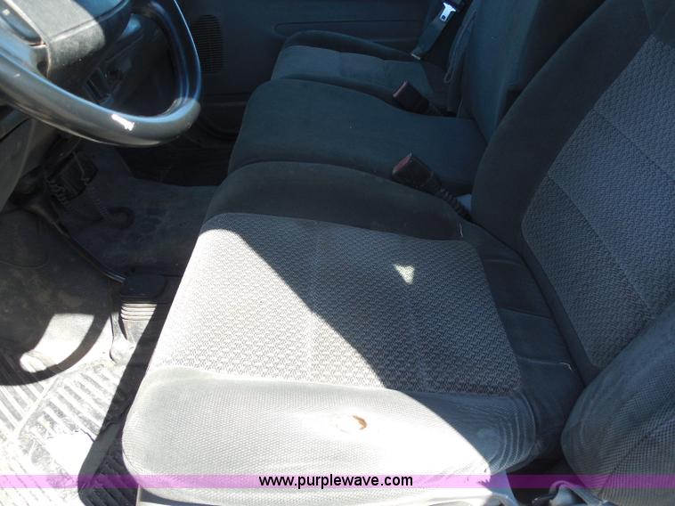 image for item E6312 2002 Ford F250 Super Duty SuperCab flatbed pickup truck