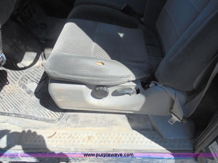 image for item E6312 2002 Ford F250 Super Duty SuperCab flatbed pickup truck