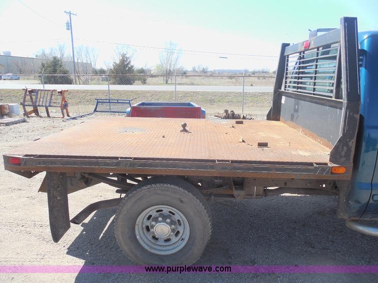 image for item E6312 2002 Ford F250 Super Duty SuperCab flatbed pickup truck