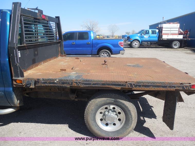 image for item E6312 2002 Ford F250 Super Duty SuperCab flatbed pickup truck