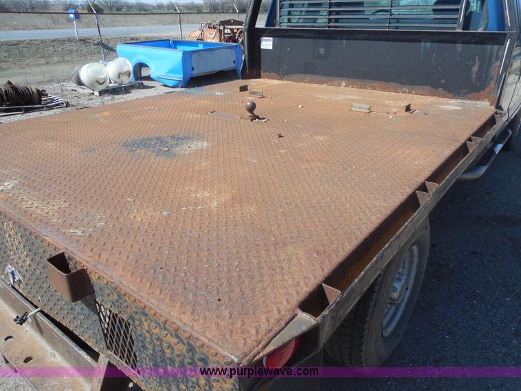 image for item E6312 2002 Ford F250 Super Duty SuperCab flatbed pickup truck