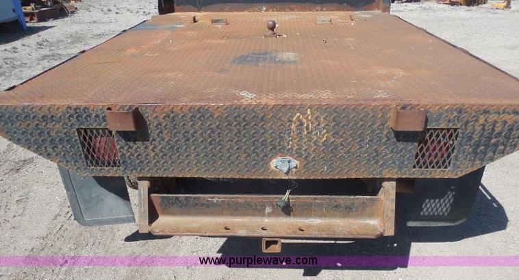 image for item E6312 2002 Ford F250 Super Duty SuperCab flatbed pickup truck