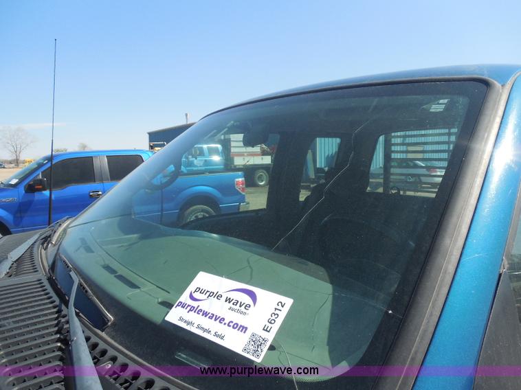 image for item E6312 2002 Ford F250 Super Duty SuperCab flatbed pickup truck