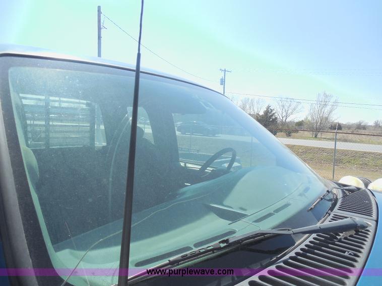 image for item E6312 2002 Ford F250 Super Duty SuperCab flatbed pickup truck