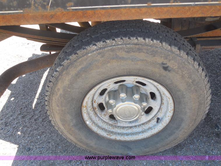 image for item E6312 2002 Ford F250 Super Duty SuperCab flatbed pickup truck