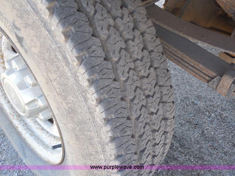 image for item E6312 2002 Ford F250 Super Duty SuperCab flatbed pickup truck