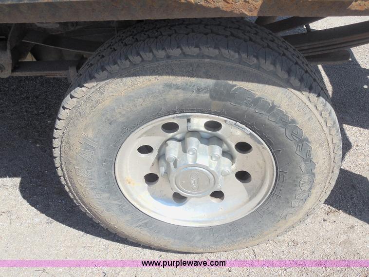 image for item E6312 2002 Ford F250 Super Duty SuperCab flatbed pickup truck